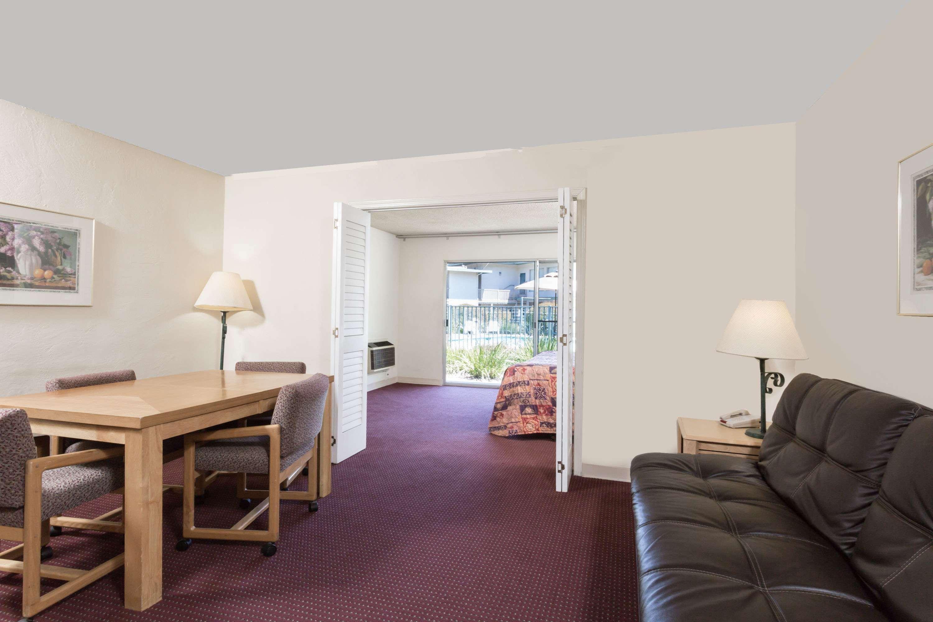Days Inn By Wyndham Novato/San Francisco Exterior foto